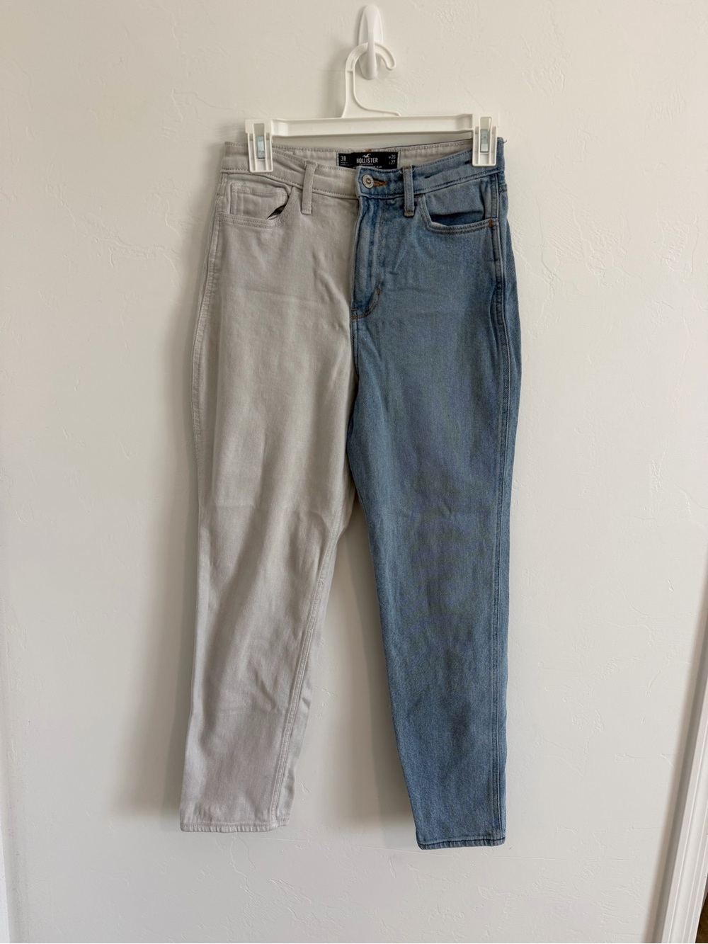 Hollister Ultra High-Rise Mom Jeans Size 26 Colorblock Two Tone Denim